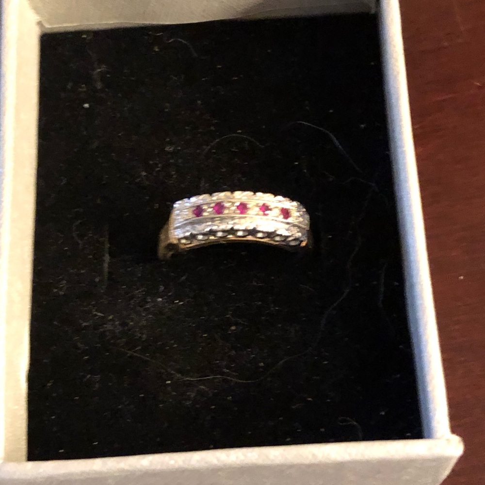 Diamonds and rubies in 14kt gold ring